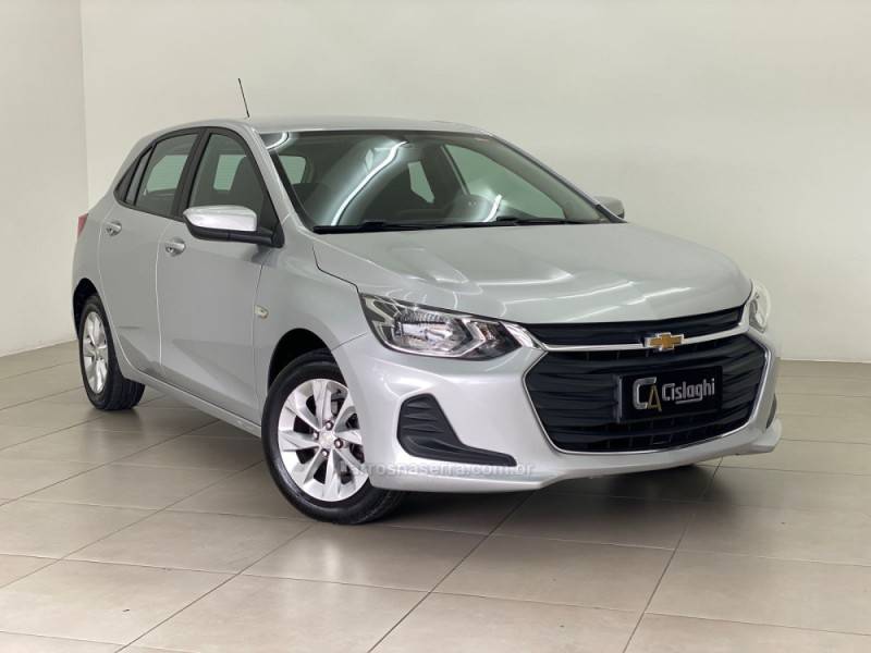 CHEVROLET - ONIX - 2020/2021 - Prata - R$ 66.990,00