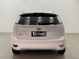 FORD - FOCUS - 2012/2013 - Branca - R$ 46.490,00