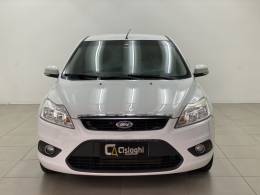 FORD - FOCUS - 2012/2013 - Branca - R$ 46.490,00