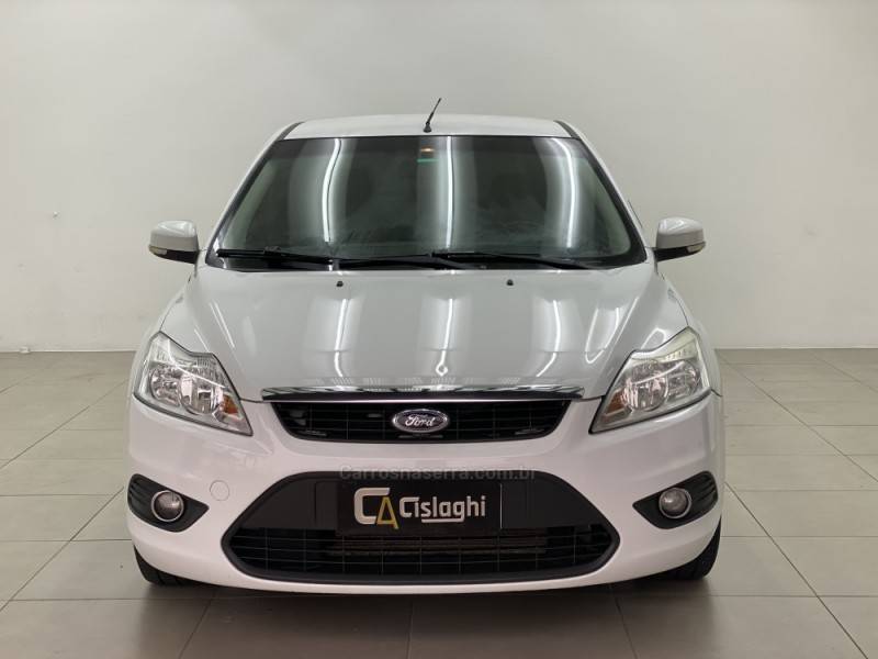 FORD - FOCUS - 2012/2013 - Branca - R$ 46.490,00