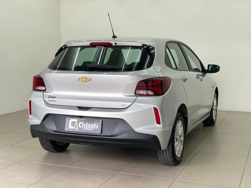 CHEVROLET - ONIX - 2020/2021 - Prata - R$ 66.990,00