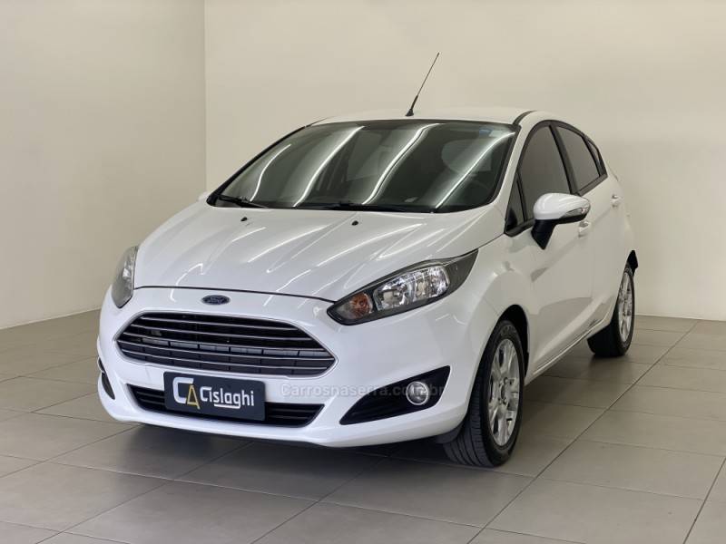 FORD - FIESTA - 2016/2017 - Branca - R$ 55.990,00