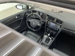 VOLKSWAGEN - GOLF - 2016/2016 - Branca - R$ 95.990,00