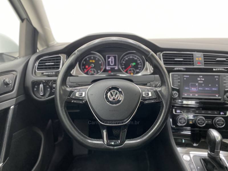 VOLKSWAGEN - GOLF - 2016/2016 - Branca - R$ 95.990,00