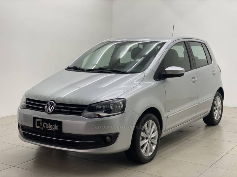 VOLKSWAGEN - FOX - 2010/2011 - Prata - R$ 37.990,00