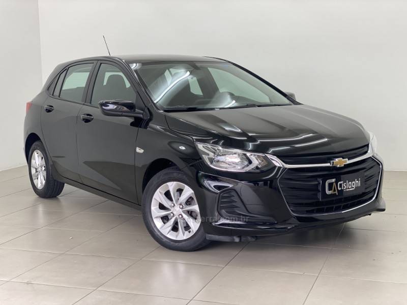 CHEVROLET - ONIX - 2022/2023 - Preta - R$ 72.990,00