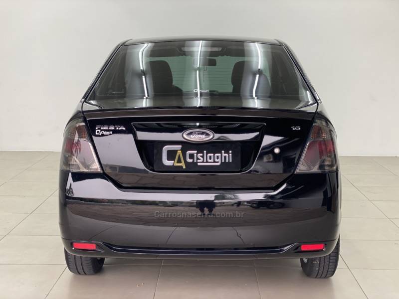 FORD - FIESTA - 2013/2014 - Preta - R$ 38.990,00