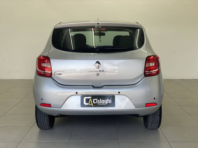 RENAULT - SANDERO - 2016/2016 - Prata - R$ 43.490,00