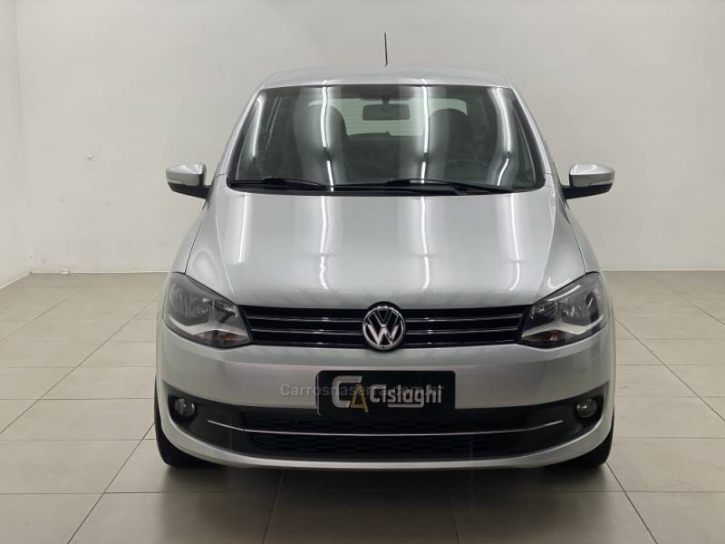 VOLKSWAGEN - FOX - 2010/2011 - Prata - R$ 37.990,00