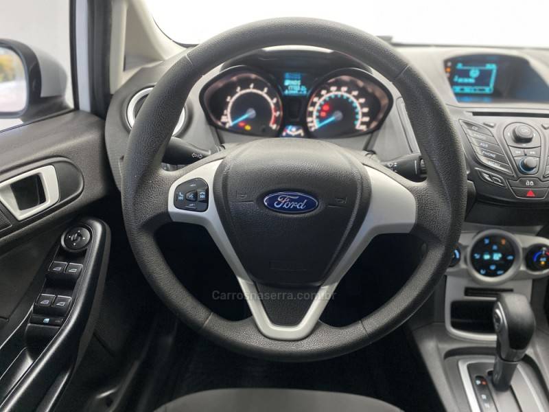 FORD - FIESTA - 2016/2017 - Branca - R$ 55.990,00