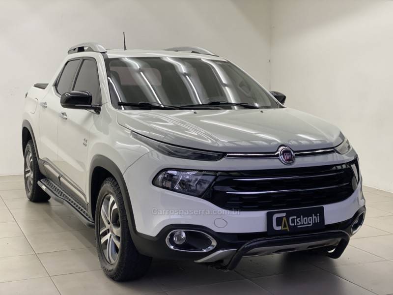 FIAT - TORO - 2016/2017 - Branca - R$ 101.990,00