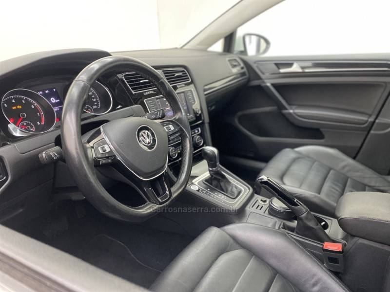 VOLKSWAGEN - GOLF - 2016/2016 - Branca - R$ 95.990,00